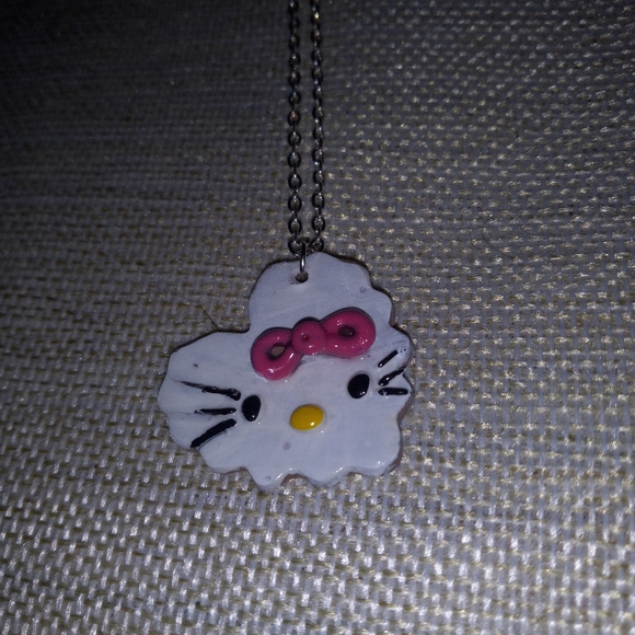 Hello Kitty heart necklace - Picture 2 of 2